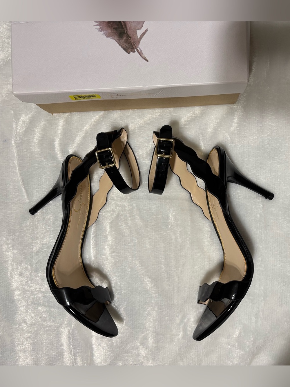 JESSICA SIMPSON black patent sandal 3-1/2”heel ankle strap with scalloped trim - Picture 9 of 12